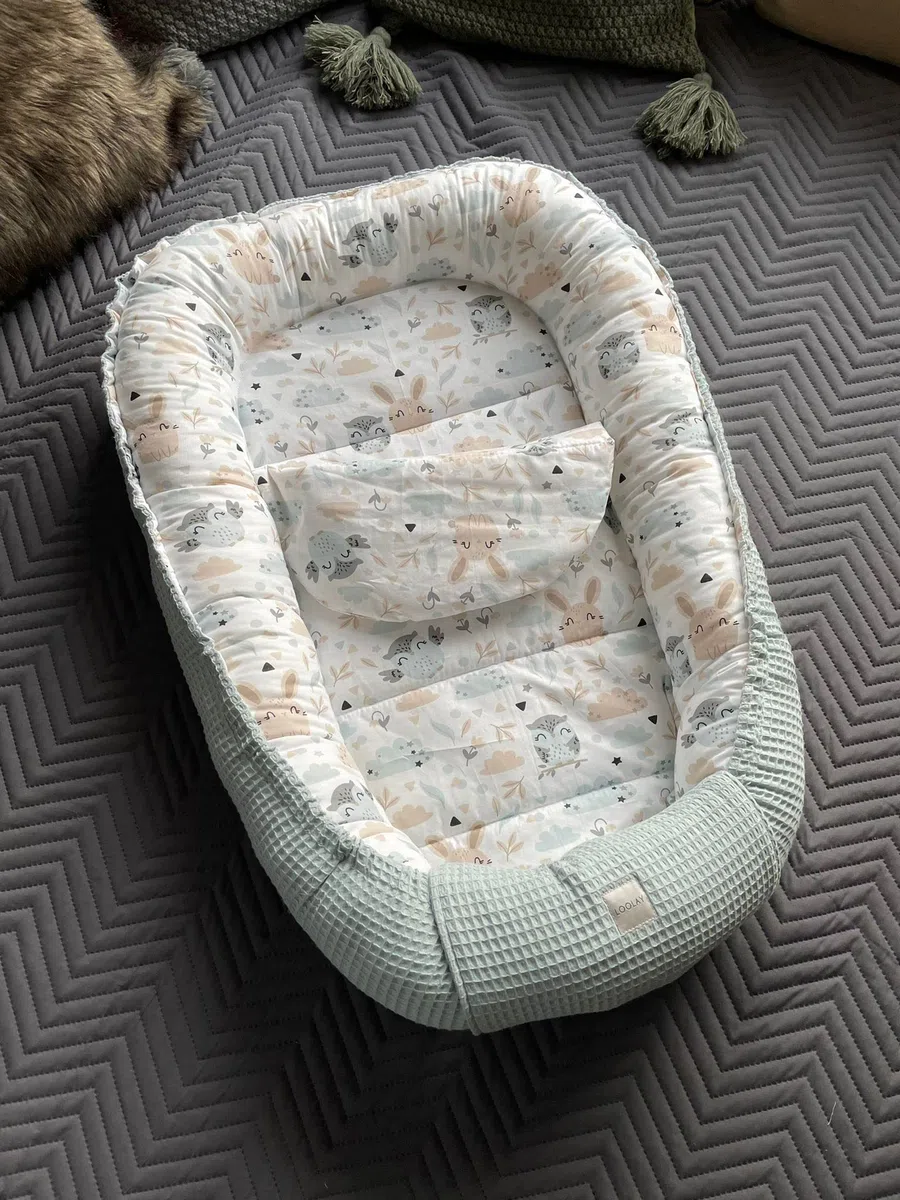 LOOLAY Minze WAFFELPIQUE/HASE Beige-Weiß Babynest Babyaustattung Neugeborene Baby Unterlage Reisebett Nestchen Solo/o. in Premium Geschenk Sets (Nestchen + MATRATZE (Ersatzboden) + Bärchen)