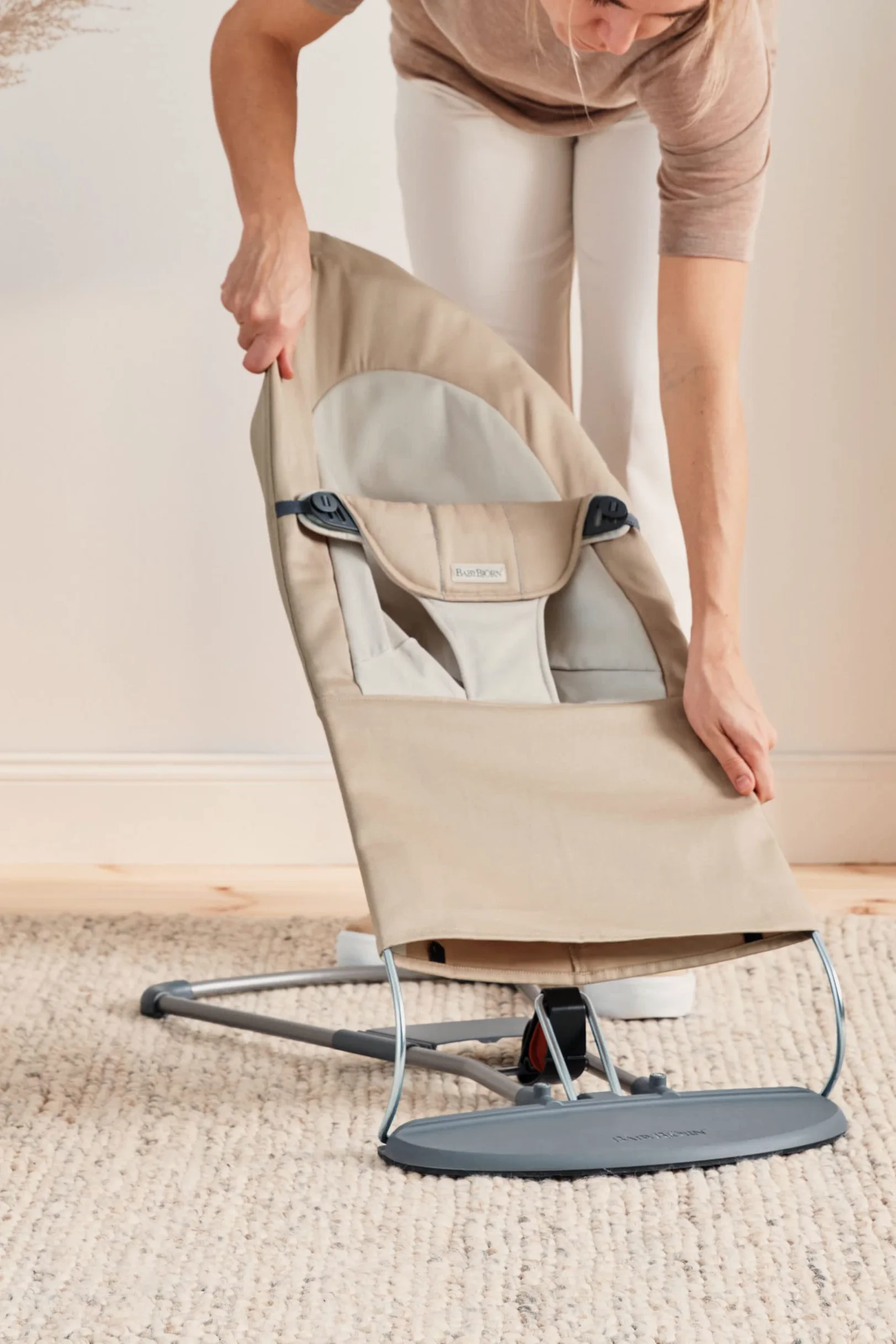 BabyBjörn Babywippe Balance Soft, Gewebt, Khaki/Beige