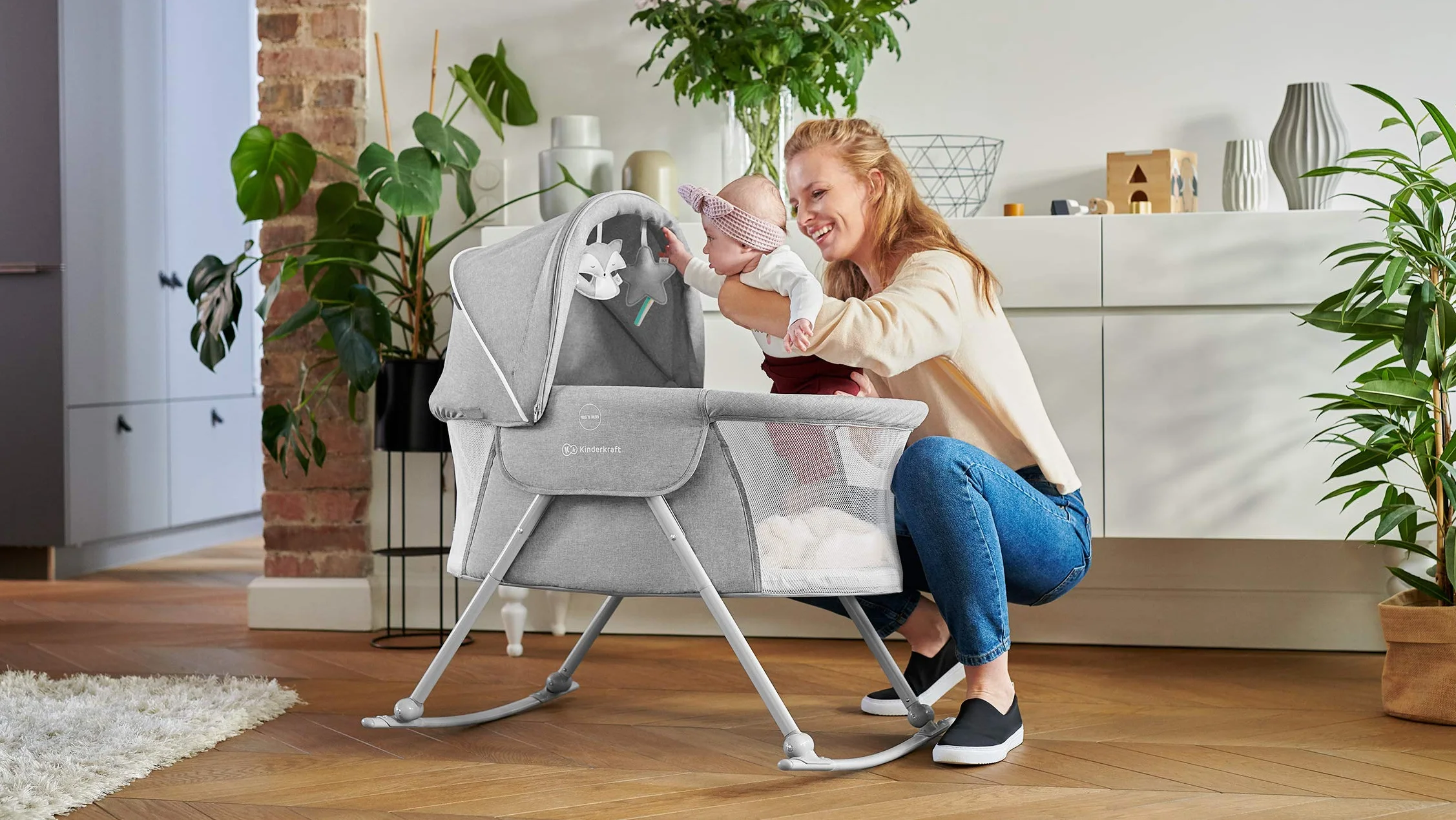 kk Kinderkraft Kinderkraft Kinderbett 3 in 1 lOVI, Kinderreisebett, Stubenwagen, Babywiege, Baby Wippe, Zusammenklappbar, Einfach Transport, mit Zubehör, Tasche, Moskitonetz,von Geburt bis 9 kg, Beige