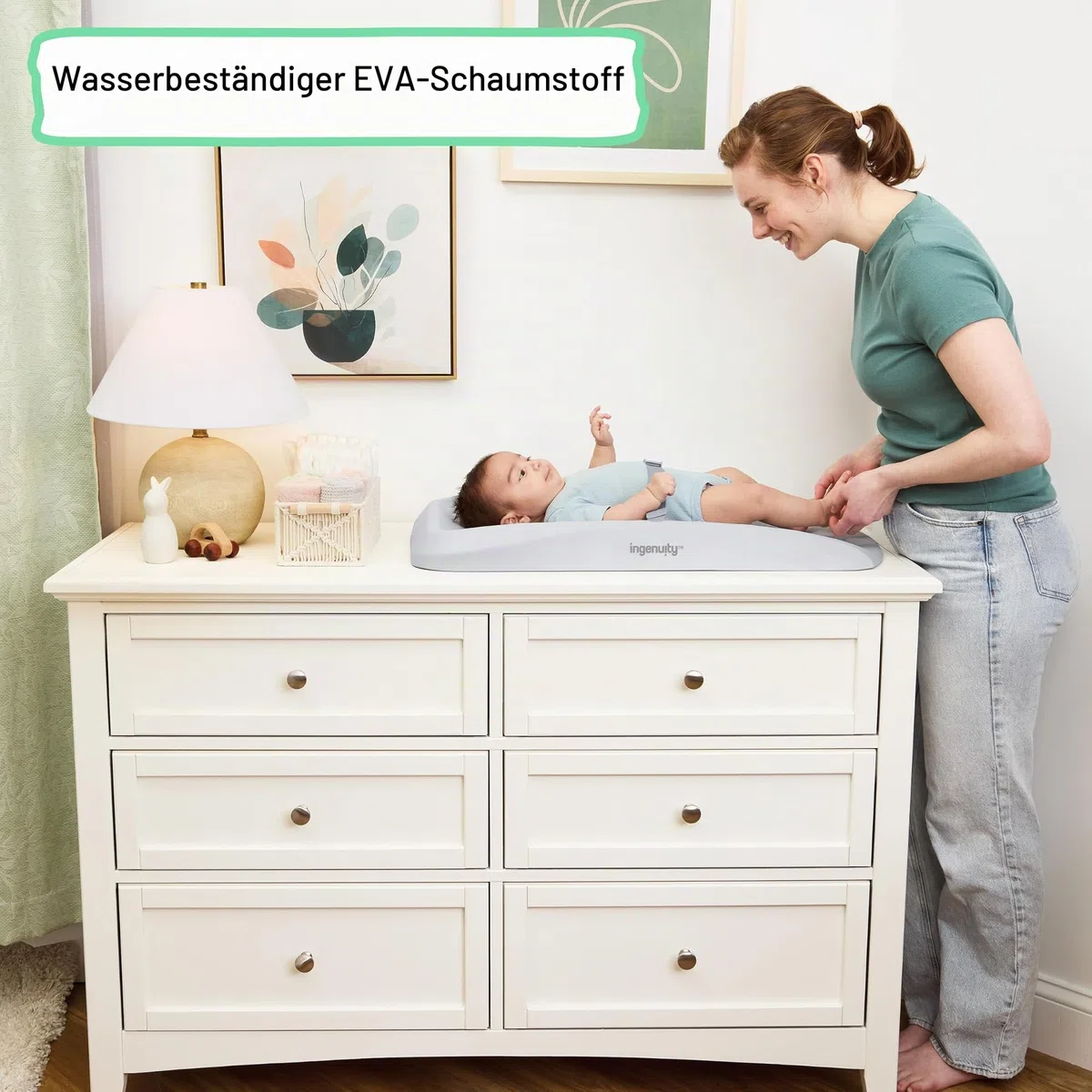 Ingenuity, Comfy Clean Wickelauflage, wasserdichter Eva-Schaum, leicht abwischbares Polster mit Sicherheitsgurt & Rutschfester Unterseite, passend für Standardtische 79 x 43 cm, ab Neugeborenen