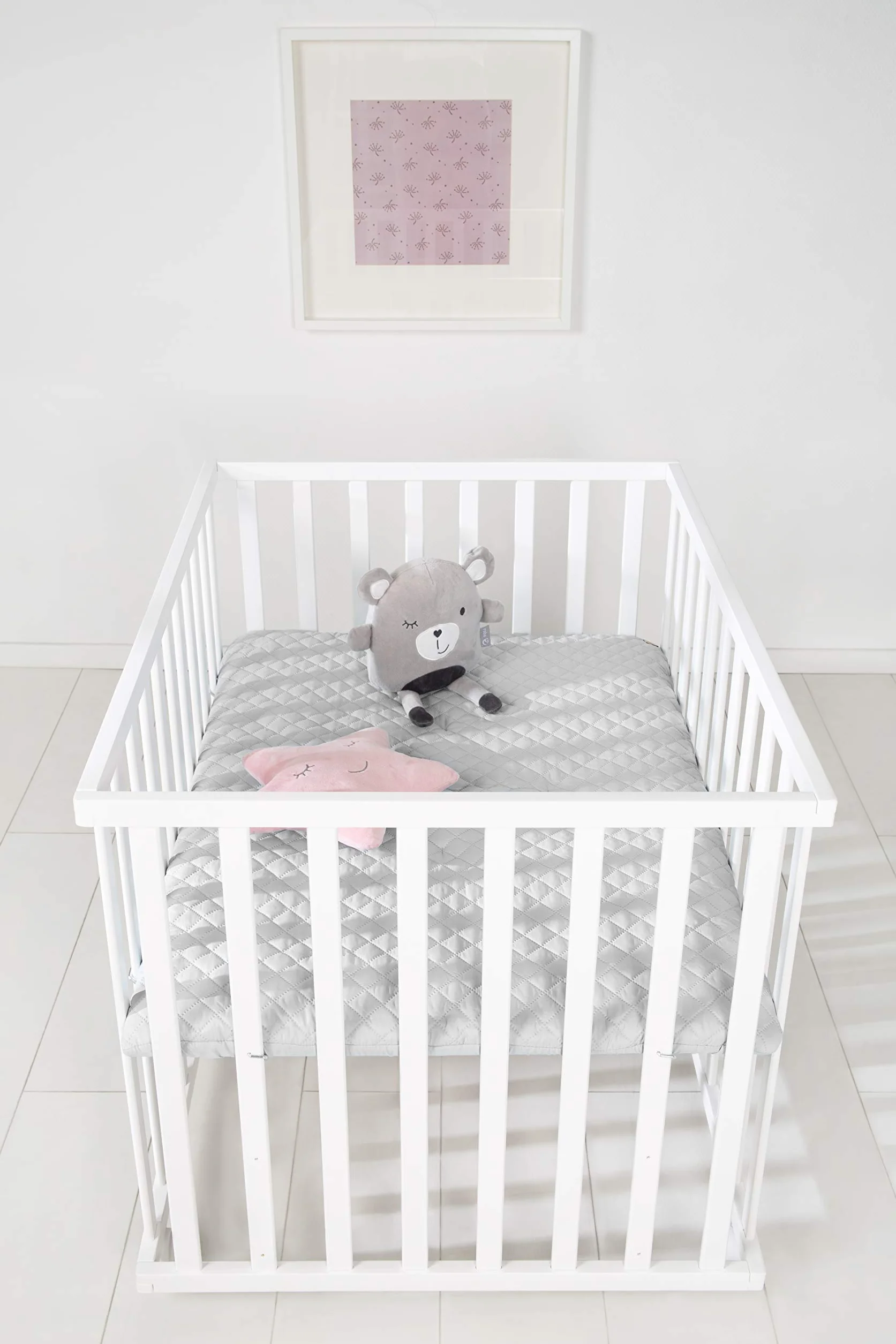 roba Laufgitter 75 x 100 cm - Baby Spielgitter + Einlage roba Style grau - 3-fach höhenverstellbar - Mobiler Laufstall mit Rollen - Holz weiß