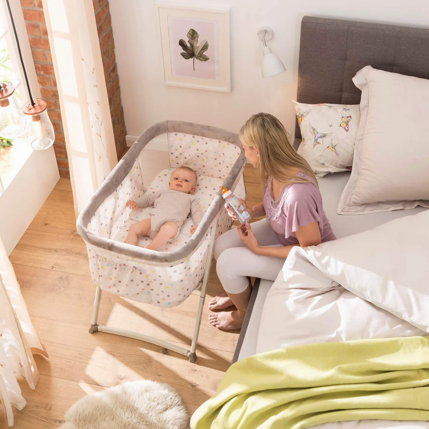 hauck Babybett Dreamer mit Matratze für Babys ab Geburt bis 9 kg, Babywiege mit Schaukelfunktion und Utensilientasche, Netzfenster, Einhändig Faltbar und Tragbar (Multi Dots Sand) | faltbarer Stubenwagen mit Schaukelfunktion, Matratze & Tasche