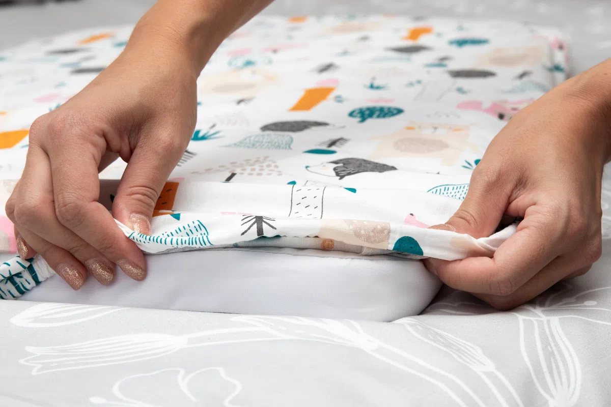 2X Spannbettlaken 80x160 cm 100% Baumwolle + 1X Matratzenschoner 100% wasserdichtem Material - Set 3X - ÖKO-TEX Zertifikat (Waldtiere, 80 x 160 cm)