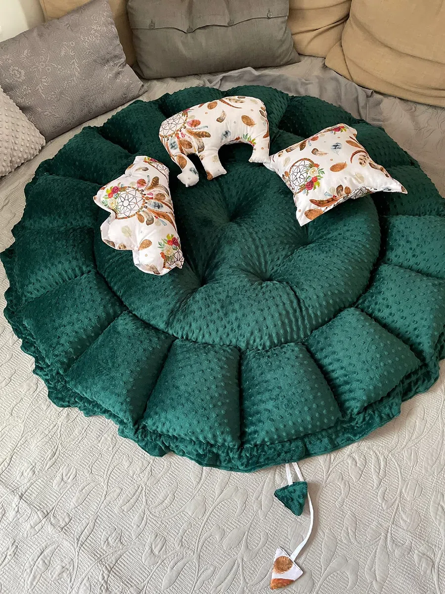 LOOLAY Babynest 3in1 XXL – Nestchen Baby Spielmatte und Reisebett 90/155cm - Handgemacht aus Baumwolle mit Rüschen - Ideal fur Zwillinge (Traumfänger Boho/Königsgrün Minky)