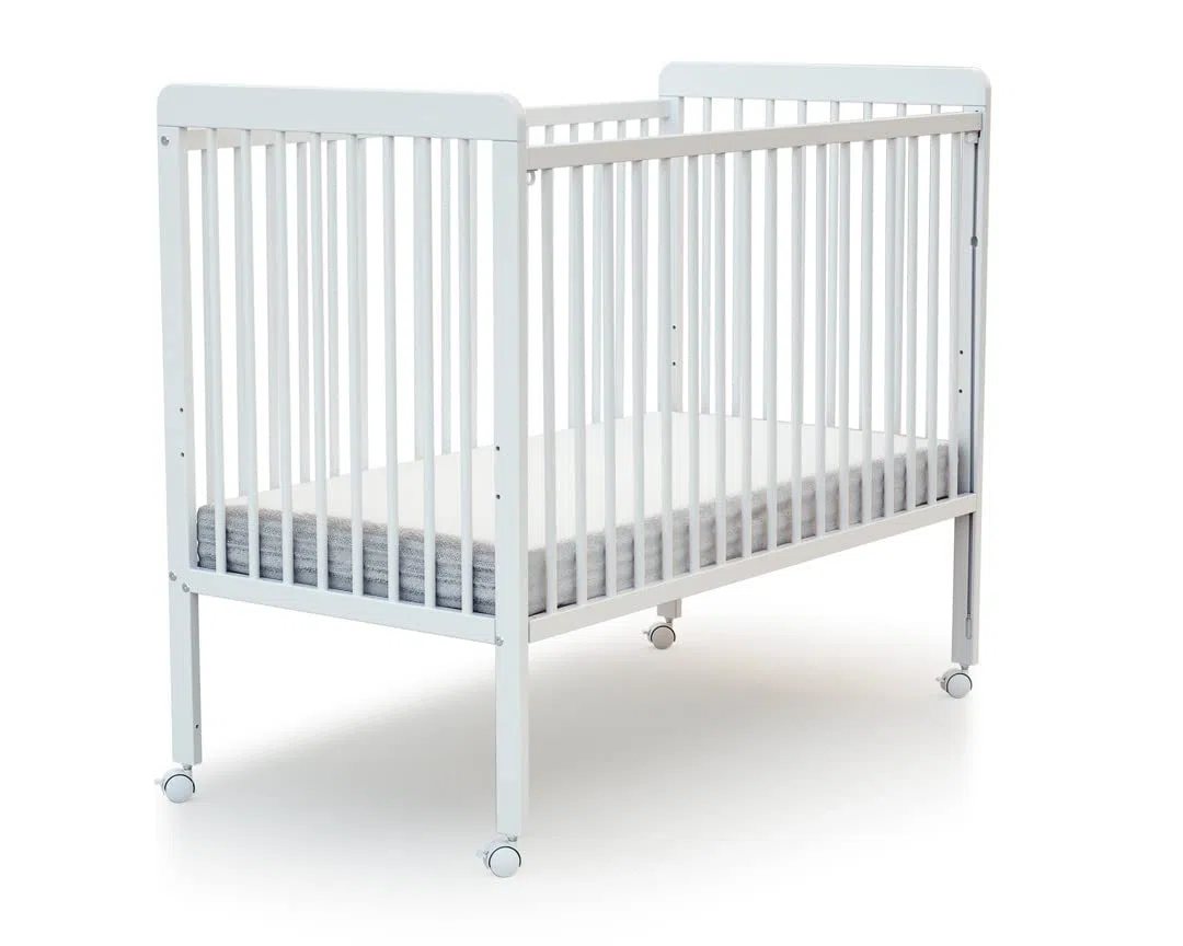 AT4 - Babybett Holz mit Matratze 60x120 ESSENTIEL Weiß | Kinderbett | Mit 4 rollen | Mit Verstellbarer Lattenrost 3 stufen