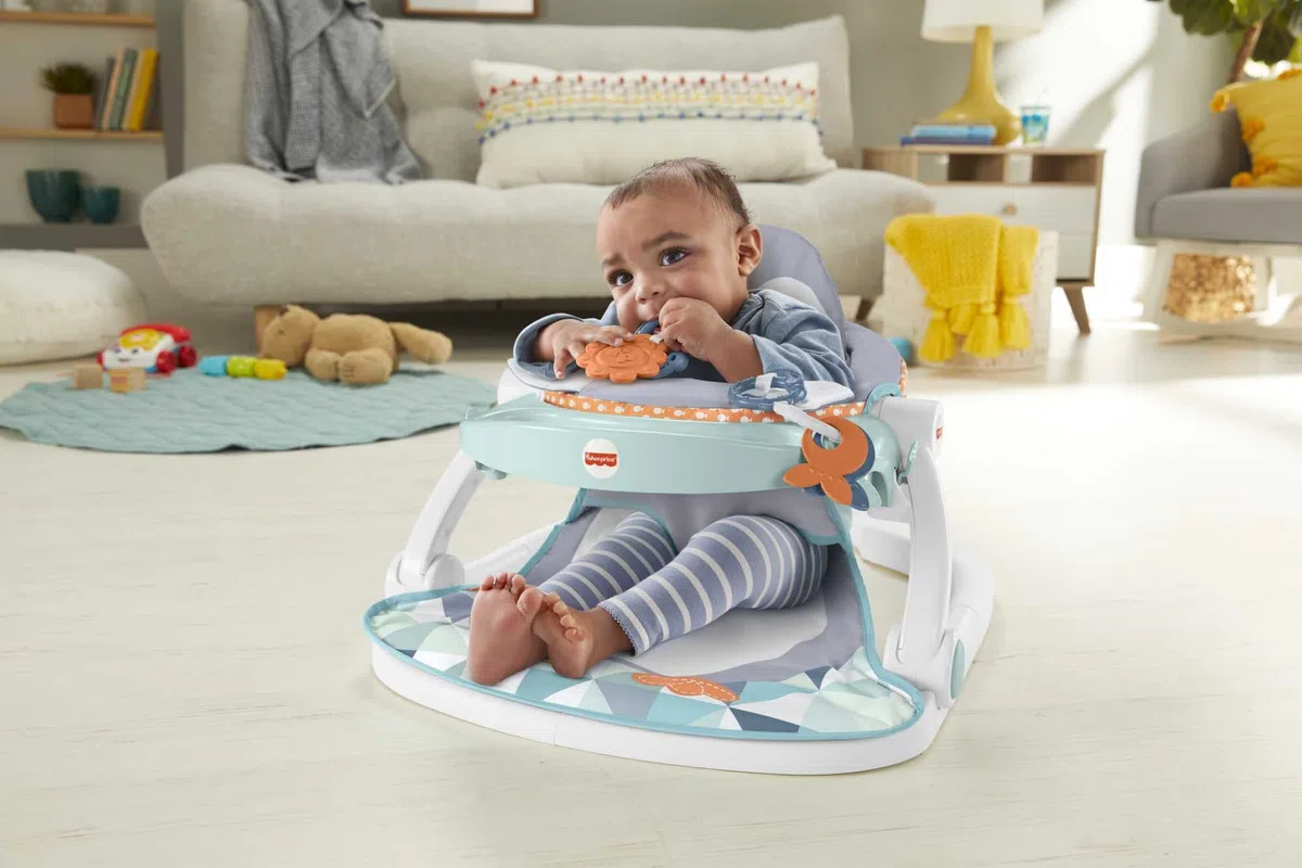 Fisher-Price HBF27 - Bodensitz mit Tablett - Pinguininsel, tragbarer Kleinkindersitz mit Tablett und Spielzeug mit Tiermotiven, für Babys und Kleinkinder