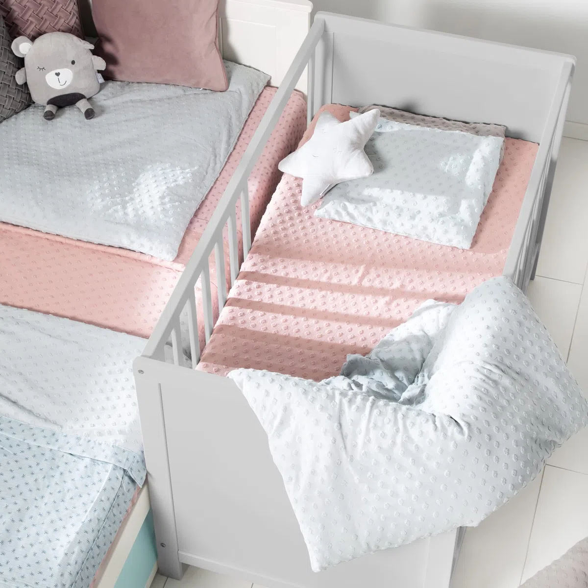 roba Babyzimmer Set 2 teilig - Wickelkommode Hamburg 2-türig mit Wickeltisch abnehmbar + Babybett 60 x 120 cm mit Funktion als Beistellbett - Holz grau