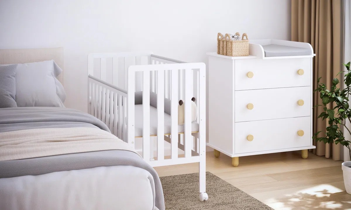 zee Bambi Weiß Beistellbett Baby mit Rollen 100x50 cm Tragbar Babybett Verstellbarer Stubenwagen Kinder Bett im Minimalistischen Skandinavischen Stil 3-Fach Höhenverstellbar