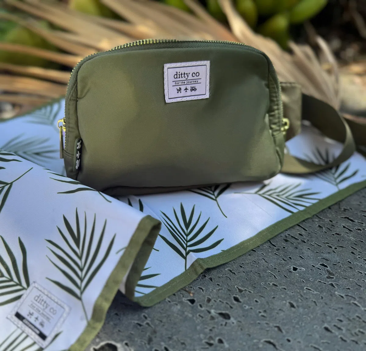 Mini Ditty Extra kleine Wickeltasche – Überall Gürteltasche mit Wickelunterlage für Frauen – Minimale Reise-Gürteltasche – kompakte Umhängetasche für Mütter – freihändiges Baby-Reisezubehör – Eltern