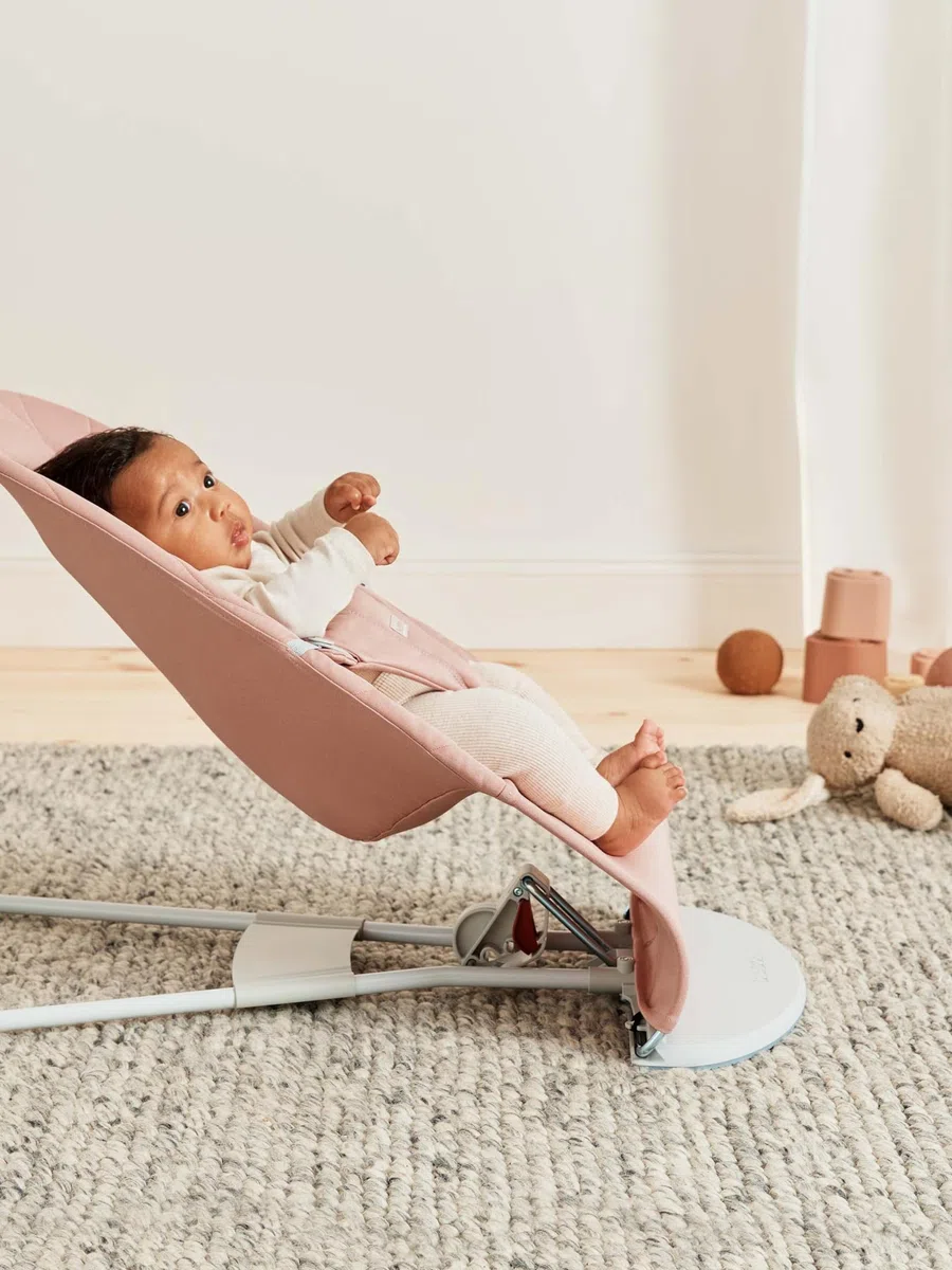BabyBjörn Babywippe Bliss, Gewebt, Blütenblatt-Steppung, Altrosa