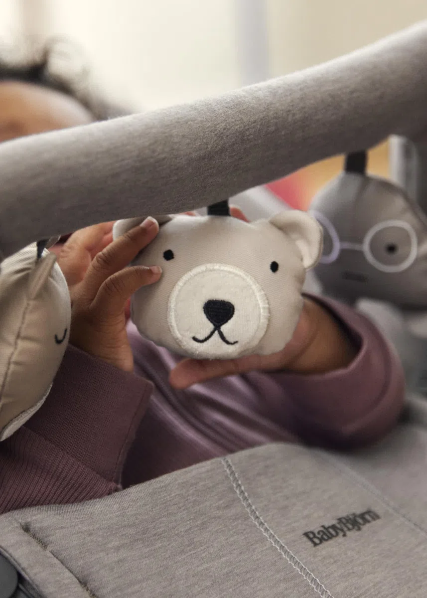 BabyBjörn Spielzeug für Babywippe - Weiche Freunde, Neutrale Farben