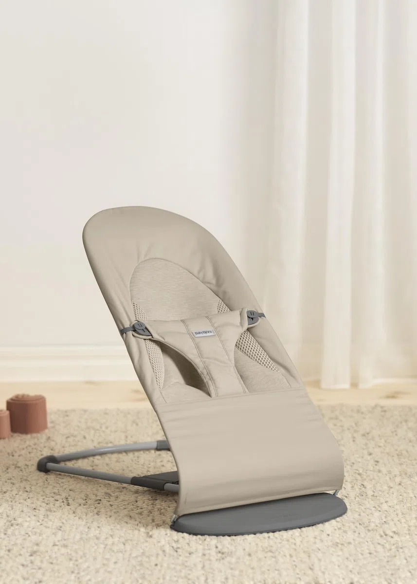 BabyBjörn Babywippe Balance Soft, Gewebt/Jersey, Tri-Fabric, Sandgrau